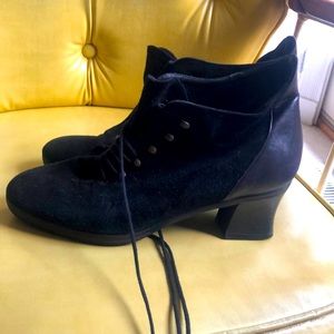 Vintage 90s Y2K women’s Donna Karan New York black suede leather boots 6.5 M